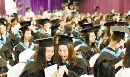 香港留学申请比内地的优势在哪里呢？
